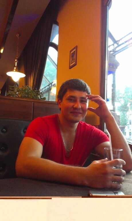  38546546  Janik, 36 ,    