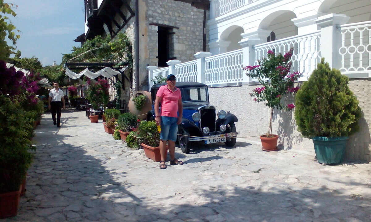  6456676  Dumitru, 37 ,    