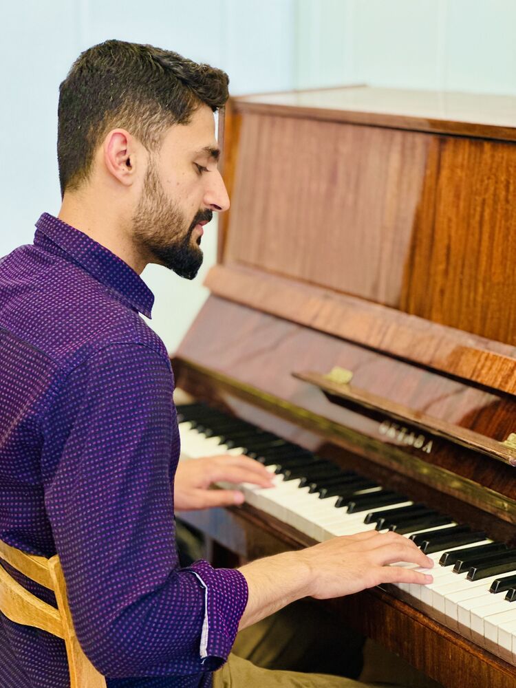  54514646  Khan, 26 ,    