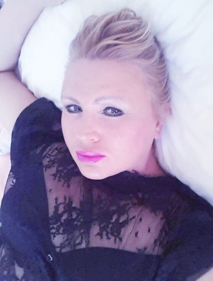  21891686  ELENA, 51 ,    