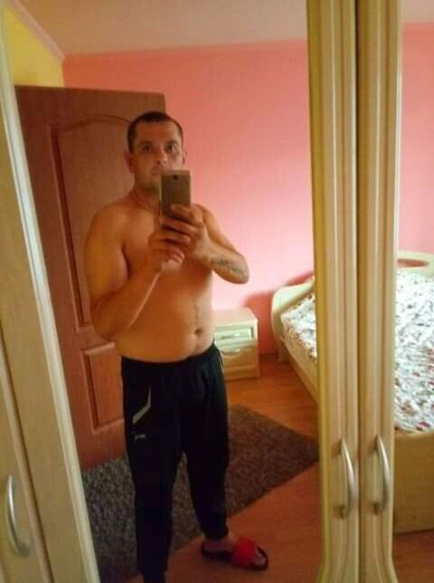  25704536  Maks, 37 ,    