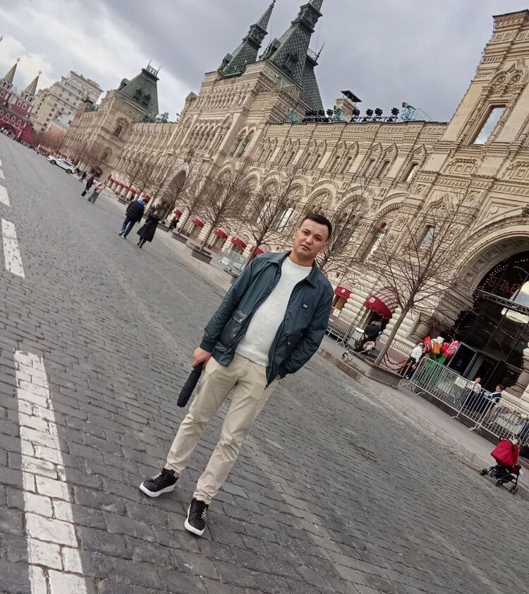  42673566  Abduraxmon, 32 ,    