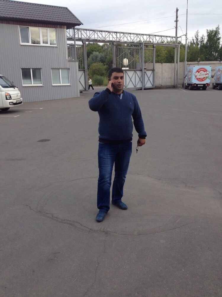  6410836  Artur, 41 ,    