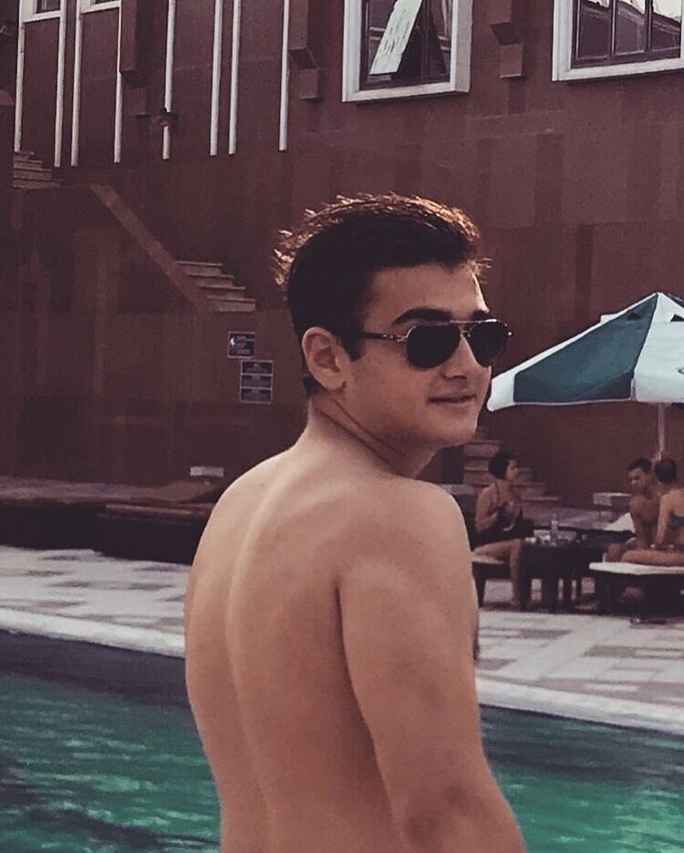  19797136  Kamran, 27 ,    