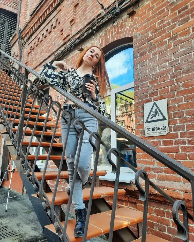  34325146  Viktoria, 26 ,    