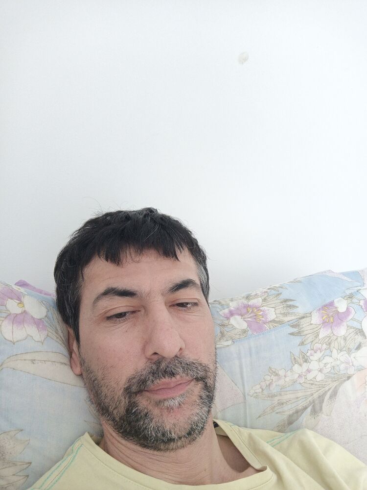 42218876  Shukhrat, 44 ,    