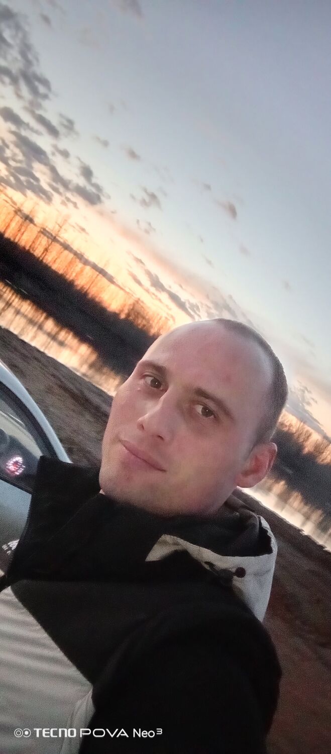  43151716  Konstantin, 35 ,    