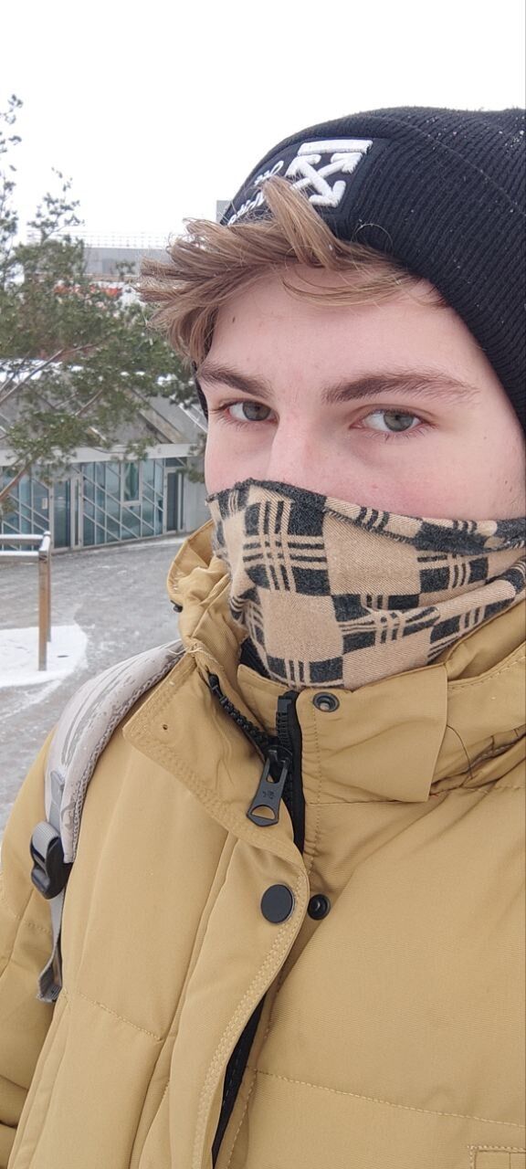 53453426  Stanislav, 20 ,    