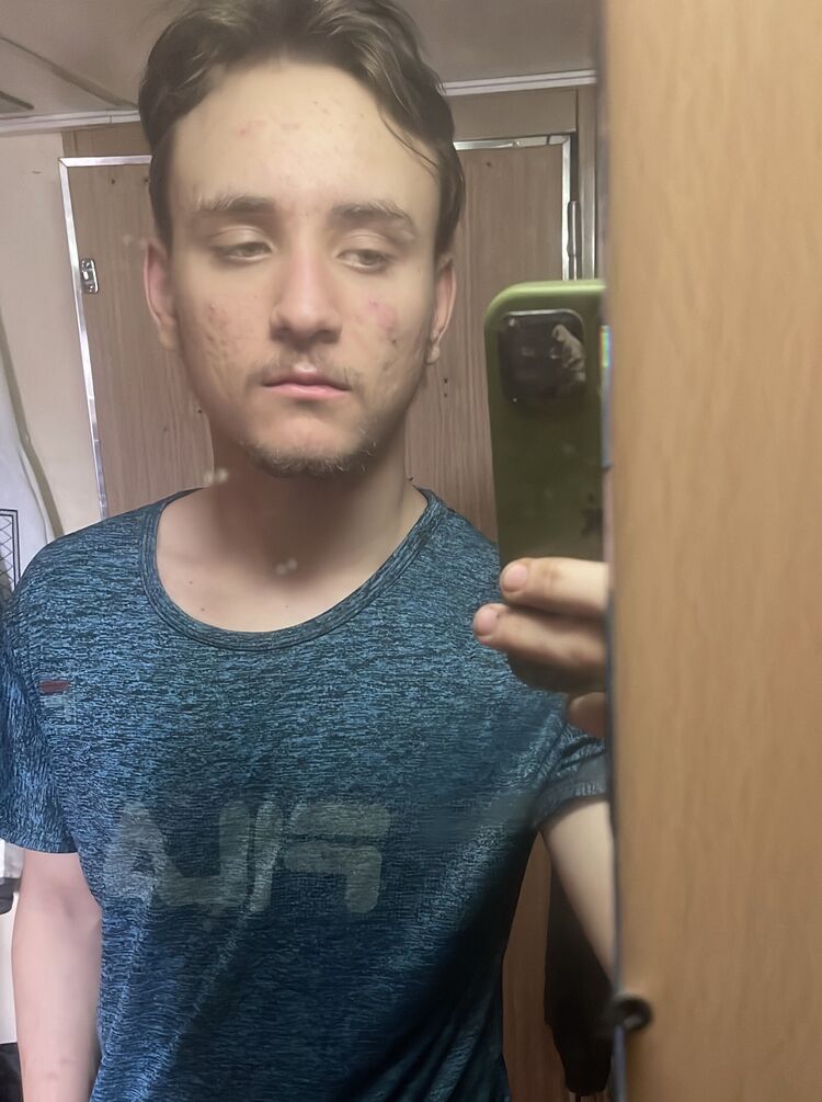  48246266  Vladislav, 19 ,    