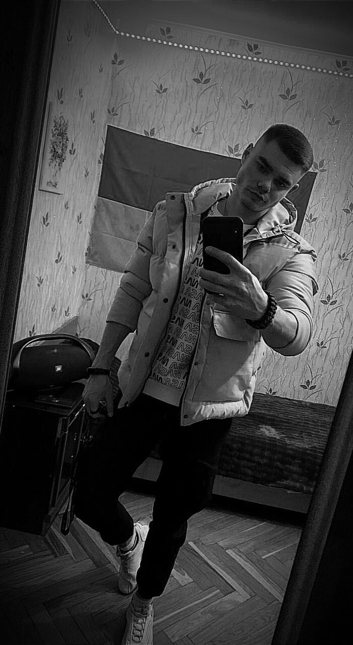  49702256  Denis, 26 ,    