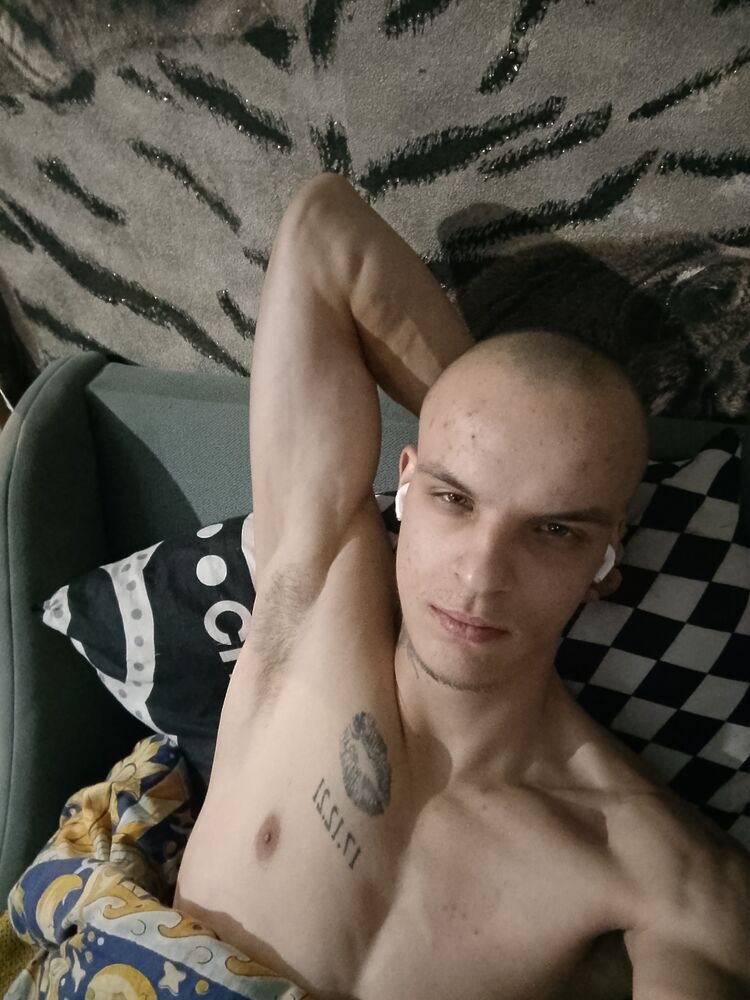  53450696  Artur, 23 ,    