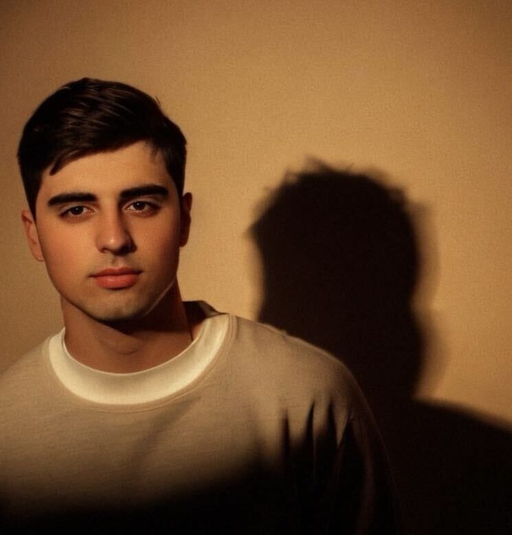  53895426  Iqbol, 19 ,     