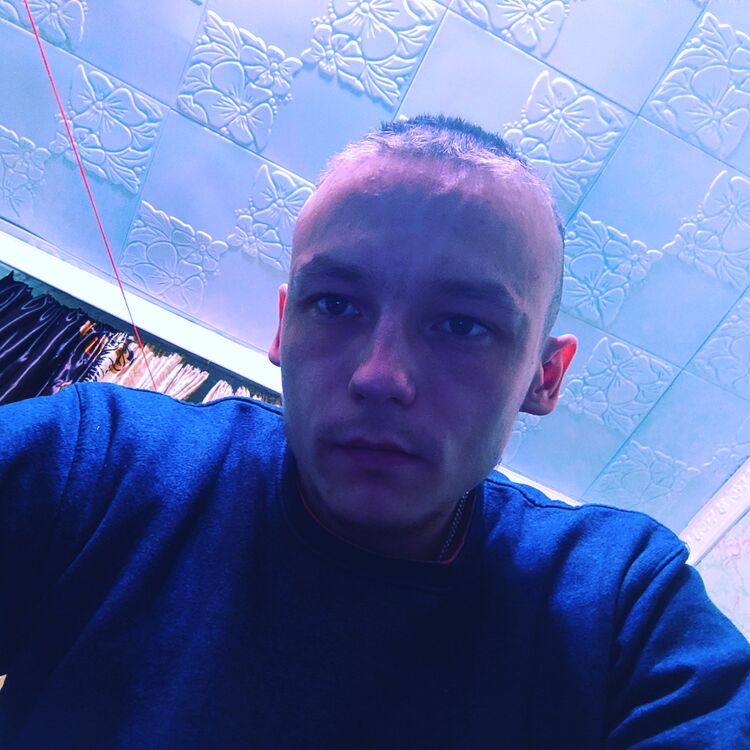  32468566  Ivan, 28 ,    