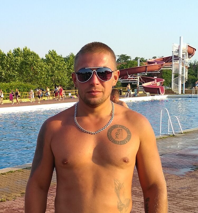  32971586  Anton, 32 ,    