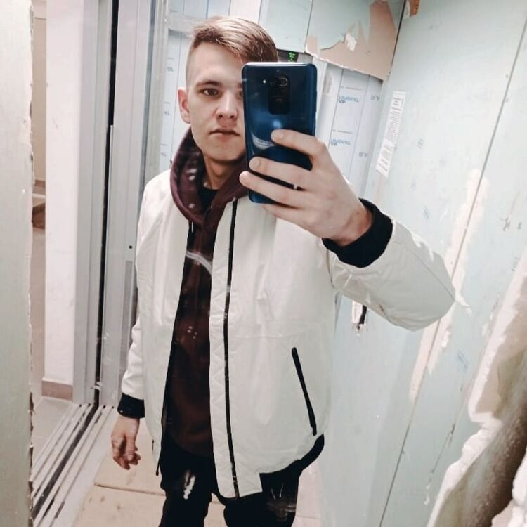  26210476  Denis, 24 ,    