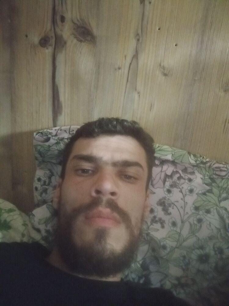  43462706  Robert, 28 ,    