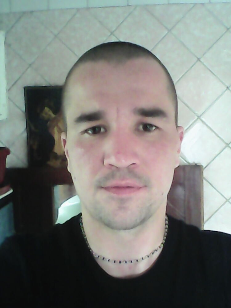  ,   Viktor, 43 ,  