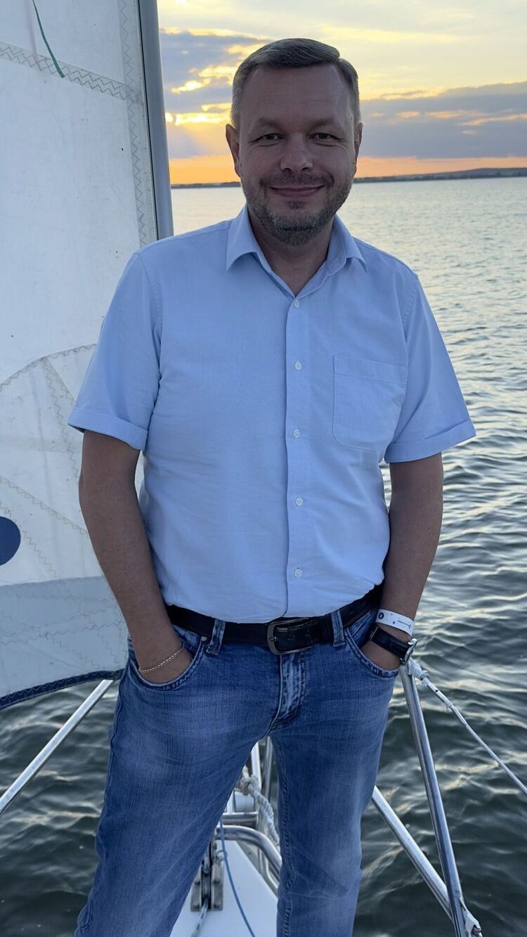  54426526  Alex, 44 ,    