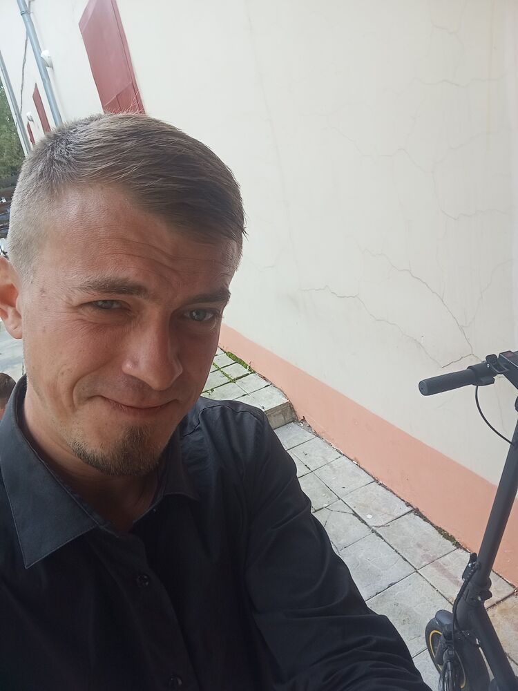  ,   Vlad, 32 ,   ,   