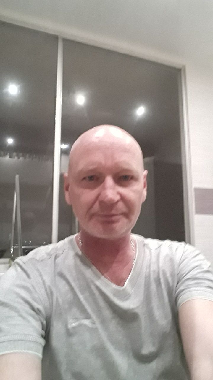  23387196  Anton, 54 ,    