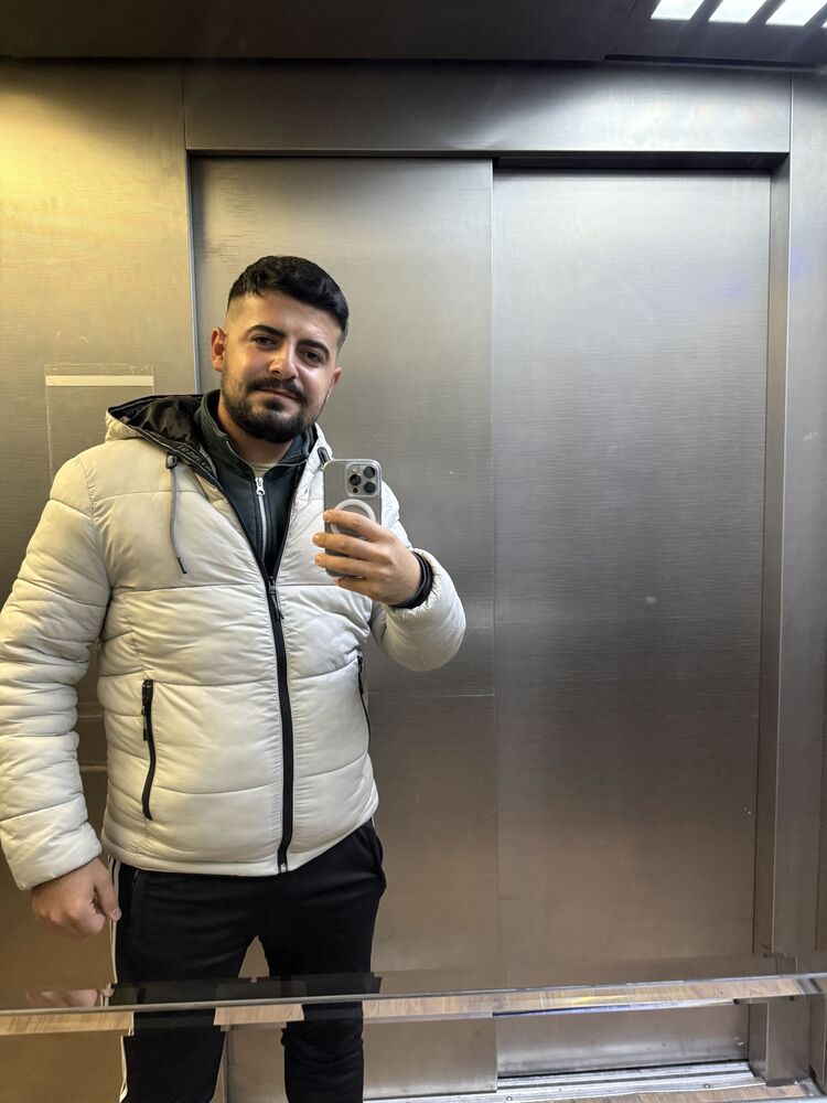  47261466  Enes, 31 ,    