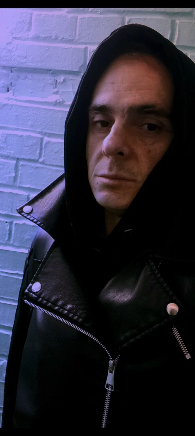  54597606  Den, 36 ,    -