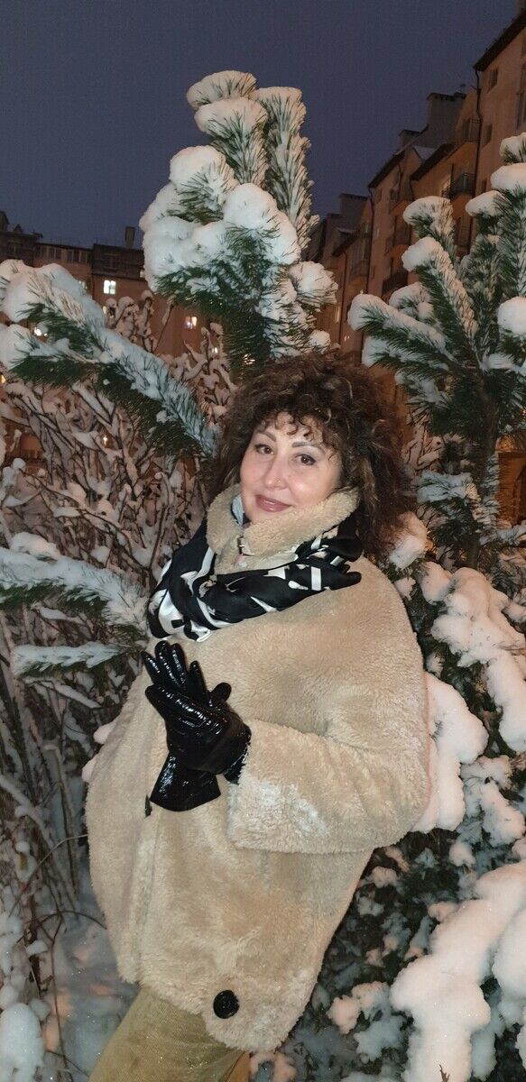  22163036  Adora, 59 ,    