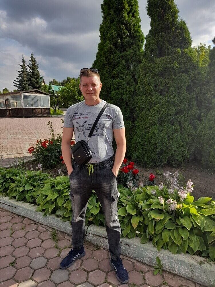  33217256  Alex, 49 ,    