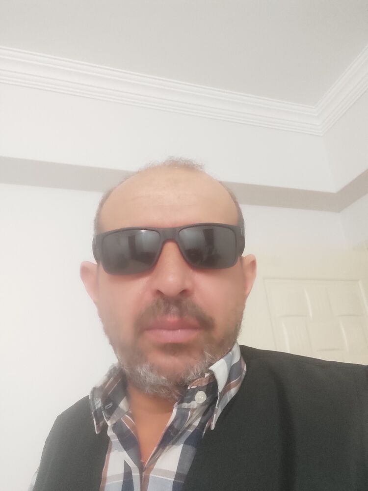  38687826  Kamil, 50 ,    