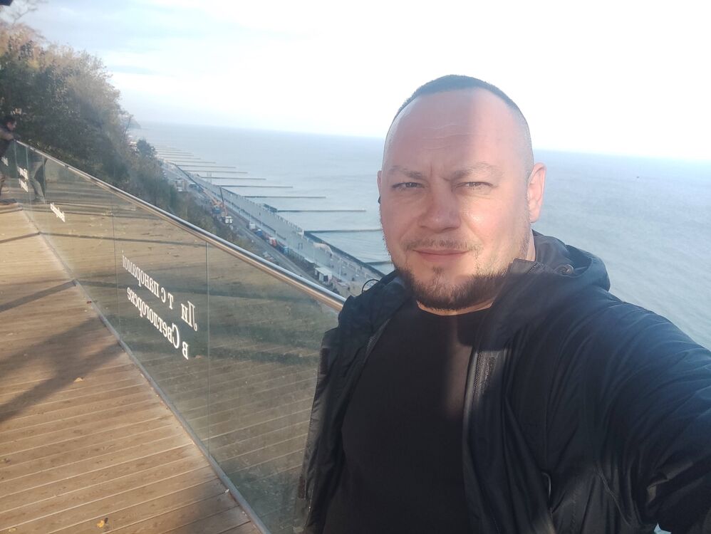  35512796  Viktor, 38 ,    