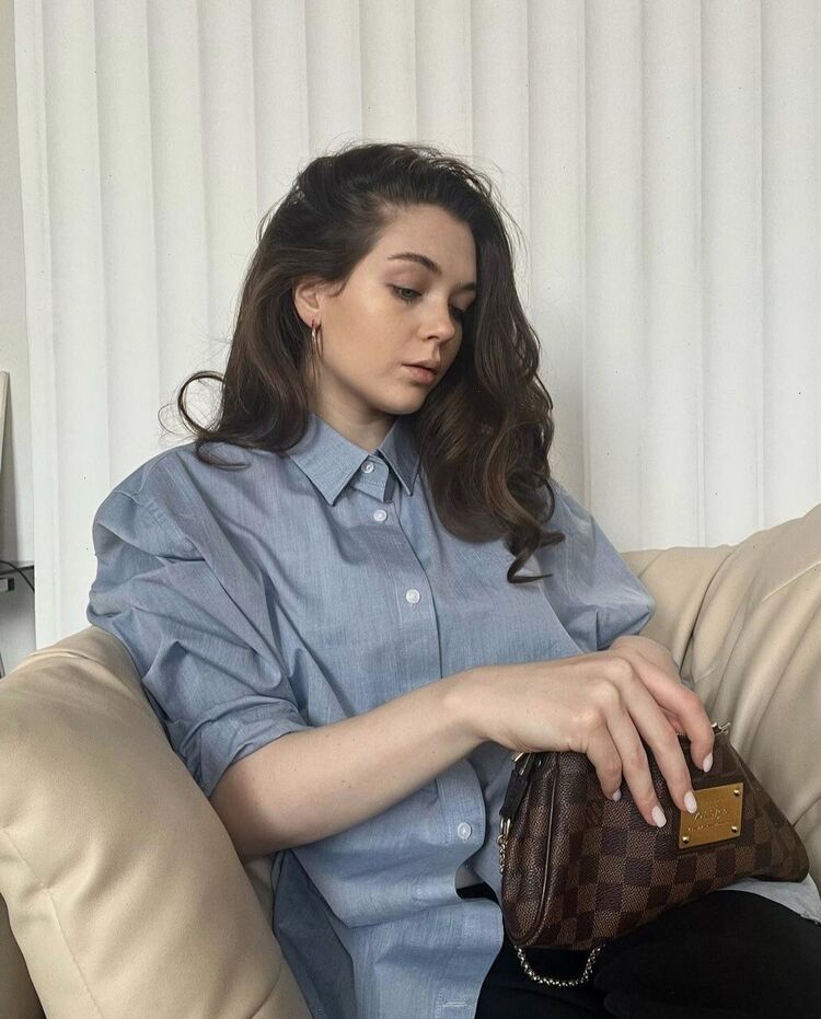  52067806  , 27 ,    -