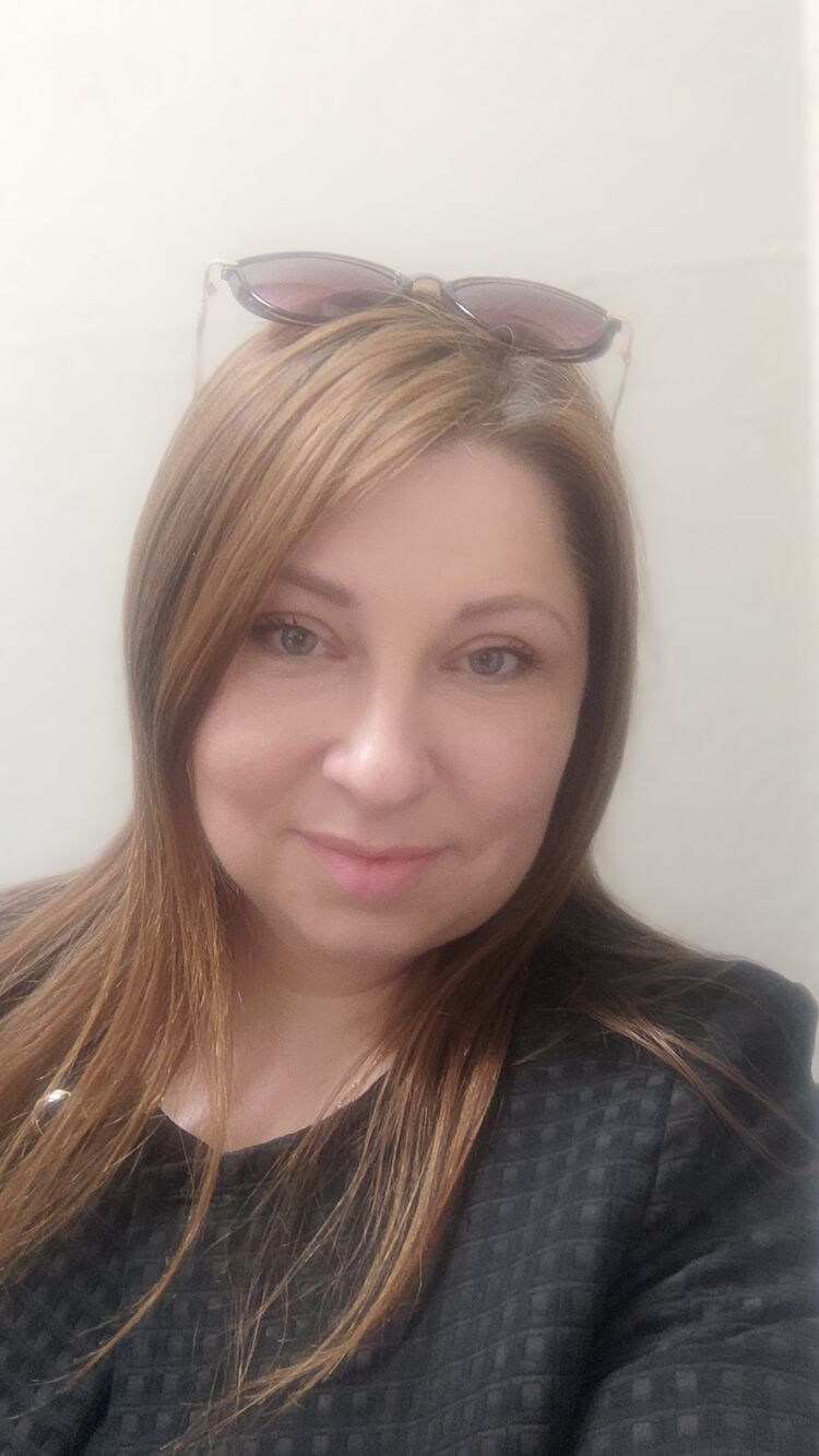  44830656  Elena, 44 ,     