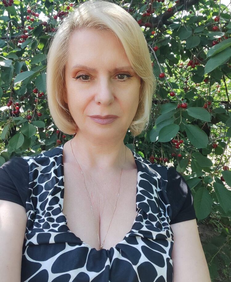  44383116  Elena, 61 ,    