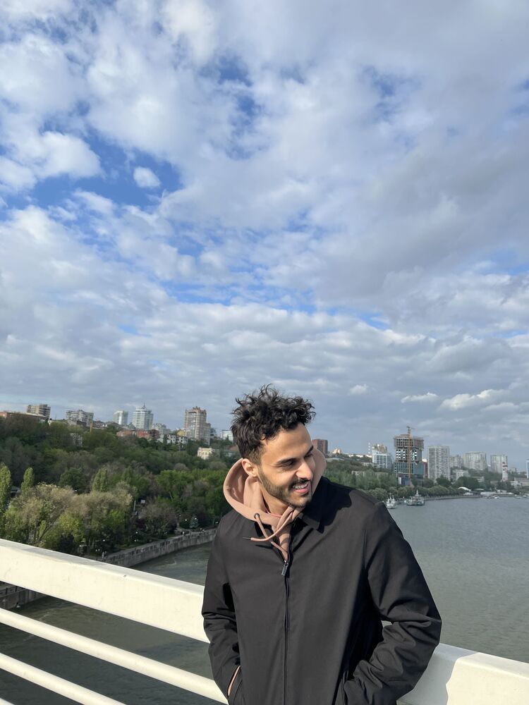  43980206  Aziz, 24 ,    