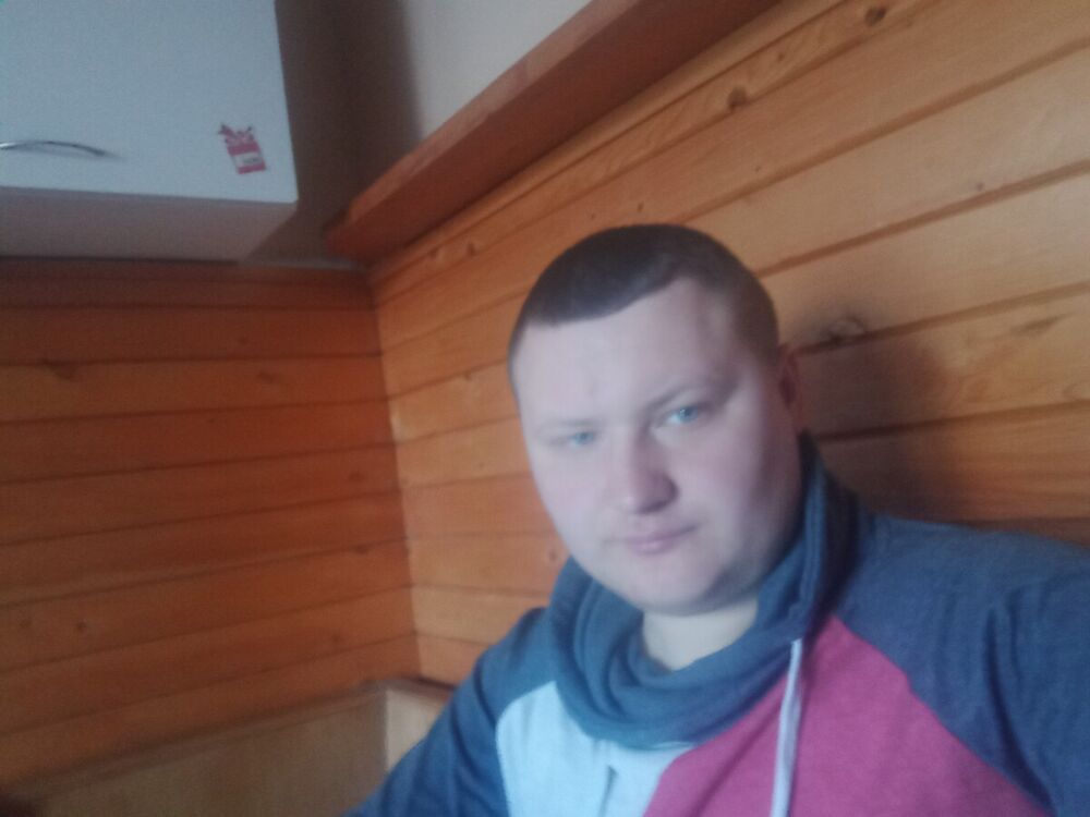  22573386  Andrij, 24 ,    
