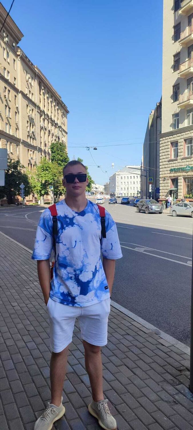  ,   Artem, 21 ,   ,   , c , 