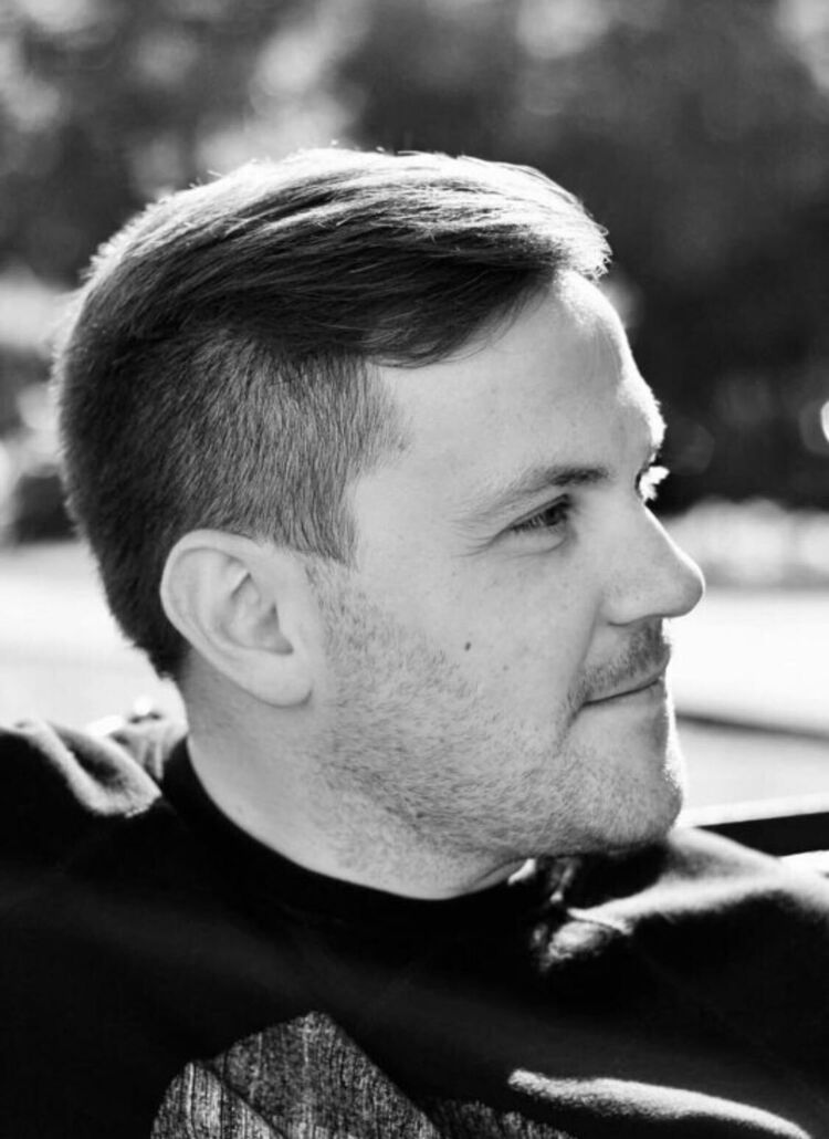  33496796  Ը, 42 ,    -