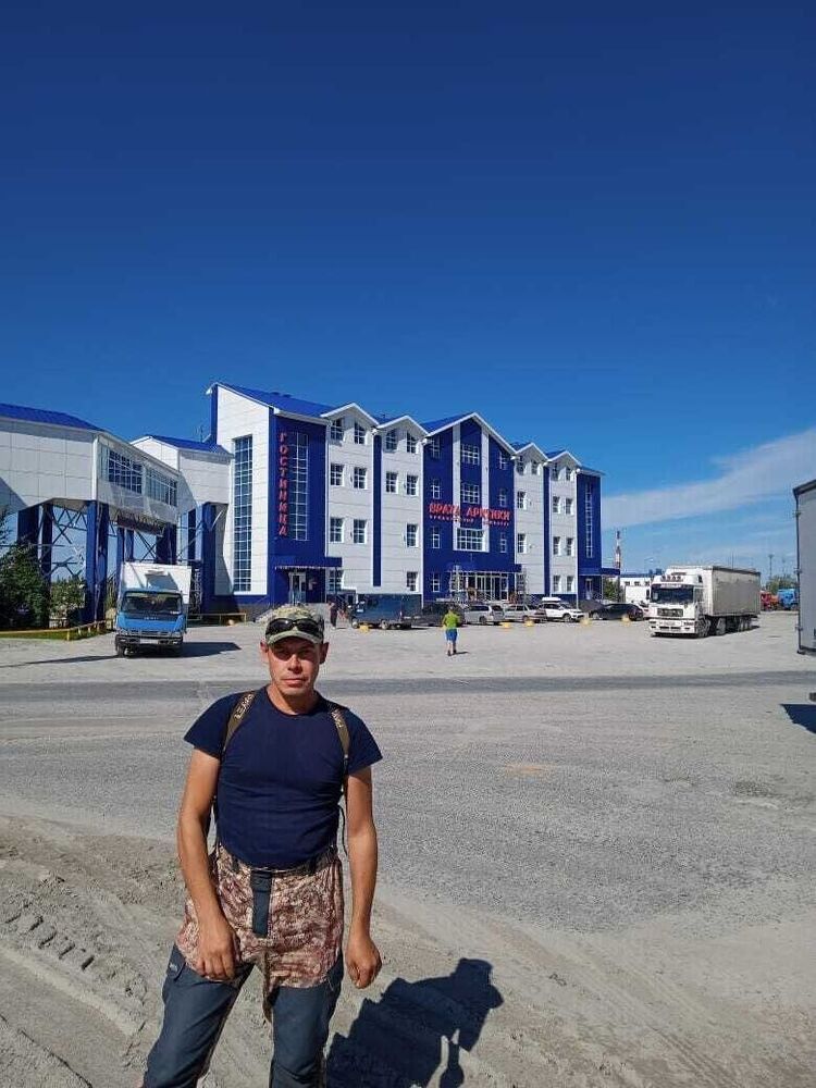  ,   Ali, 47 ,   ,   