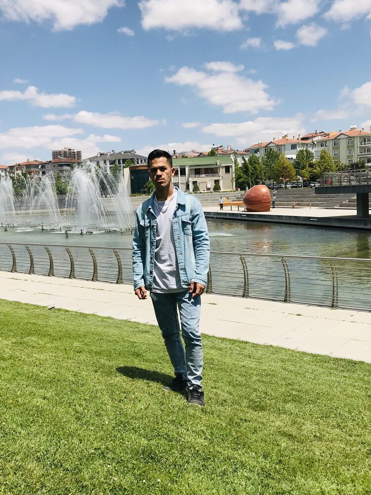  28015886  Rostam, 25 ,    New York City
