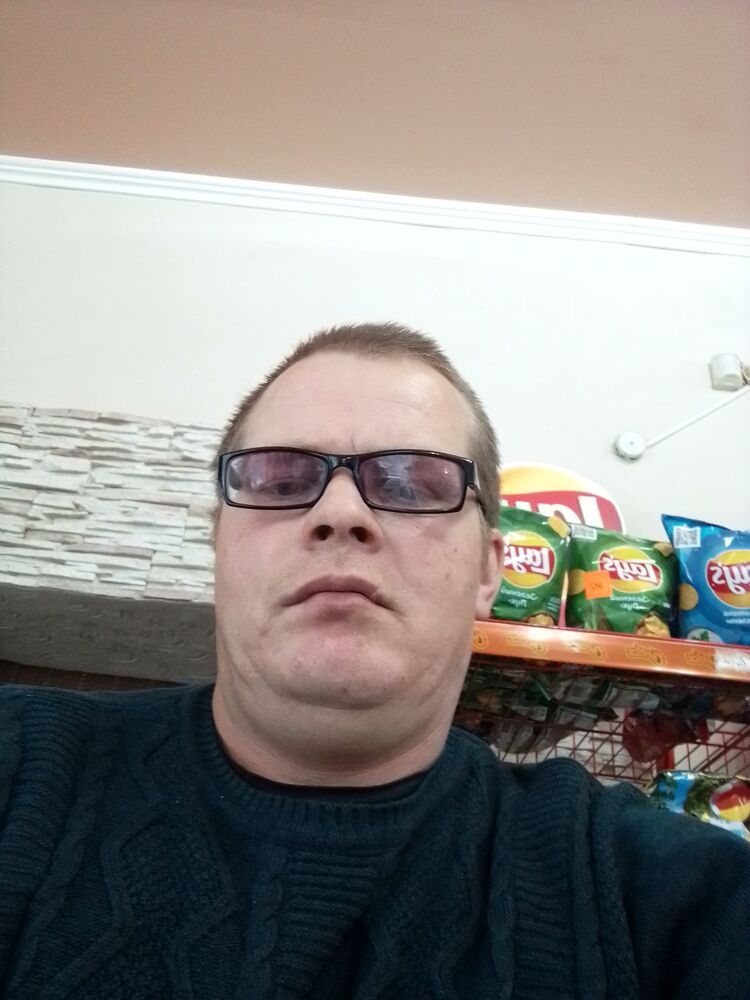  39279196  Ivan, 39 ,    