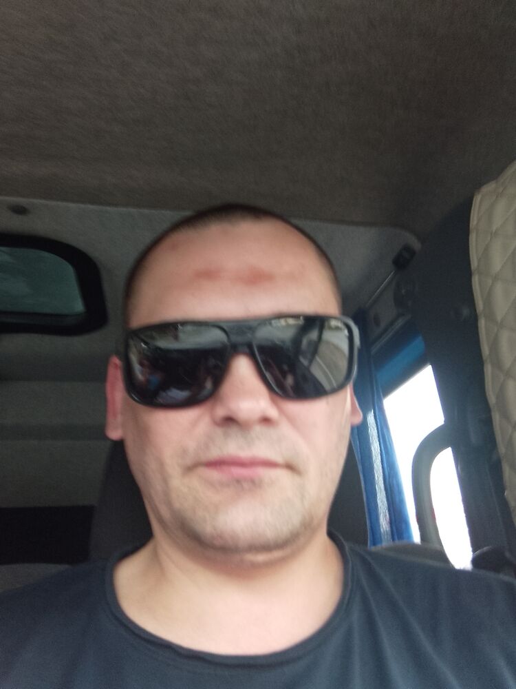  50233836  Anton, 37 ,    