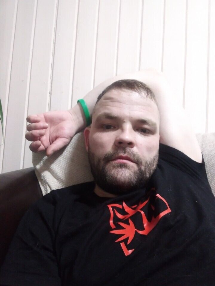  48908436  Grigory, 40 ,    