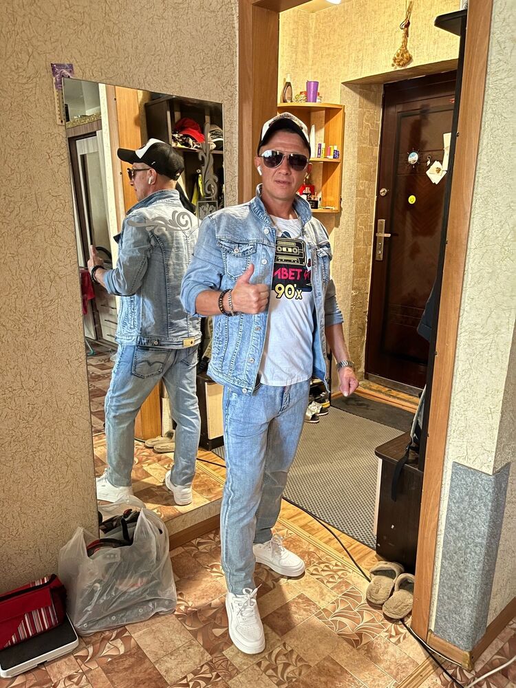  53305406  Andrey, 43 ,    