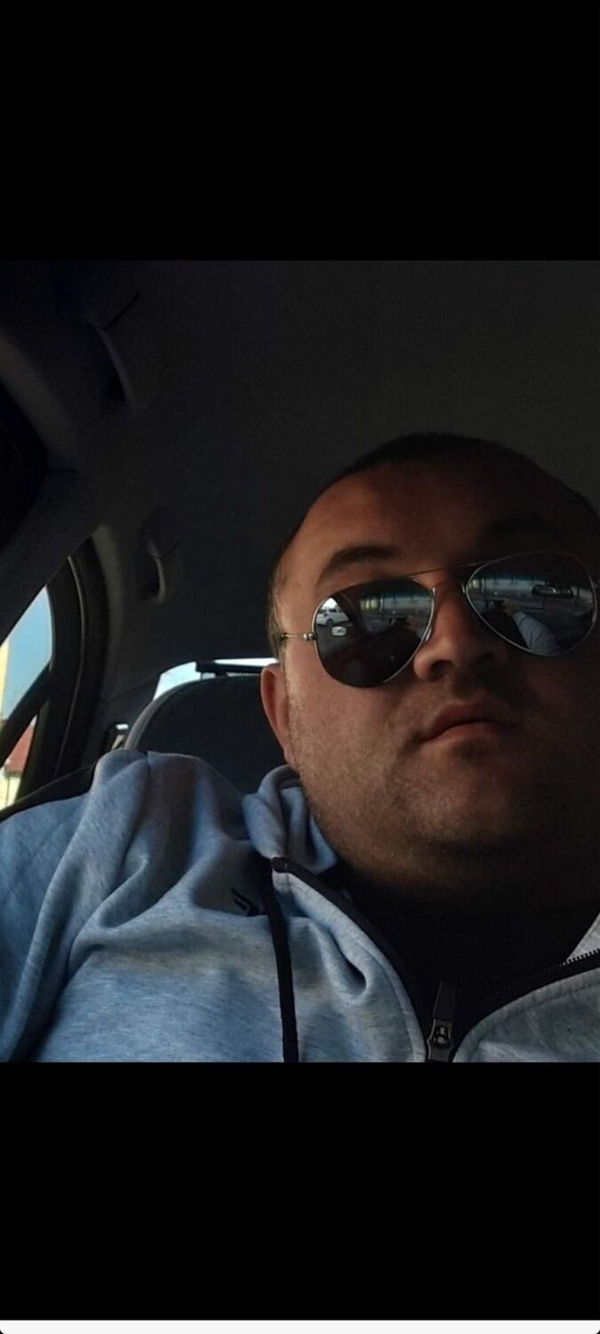  35123416  Artur, 39 ,    