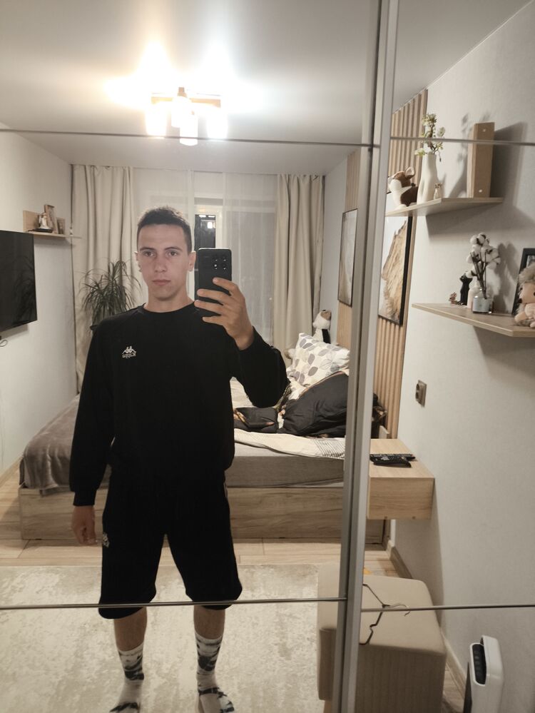  53044106  Denis, 20 ,    