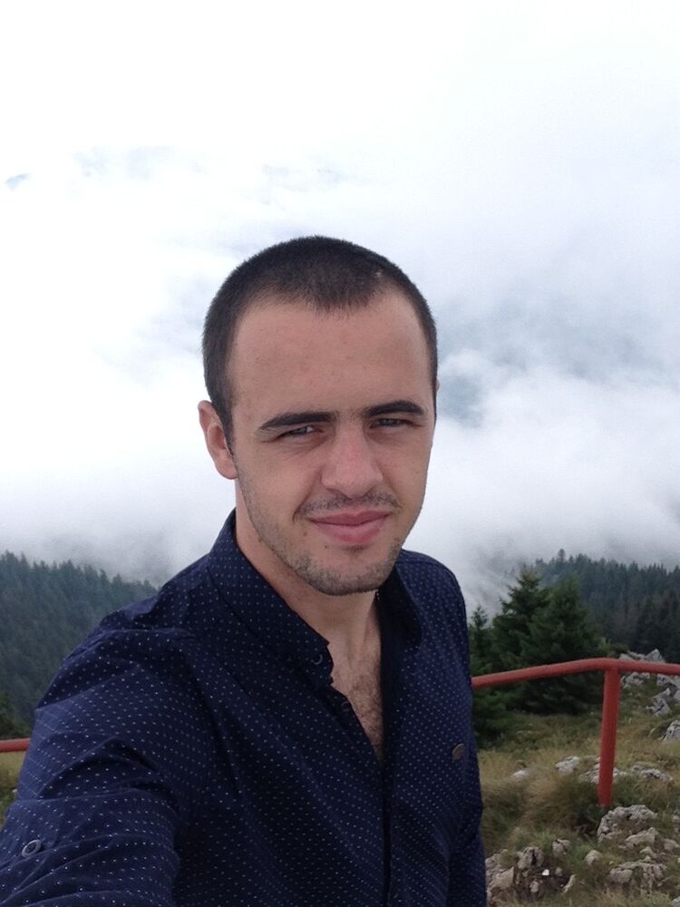  8072376  Mihai, 30 ,    