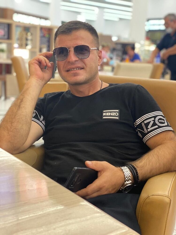  25067056  Irakli, 40 ,    