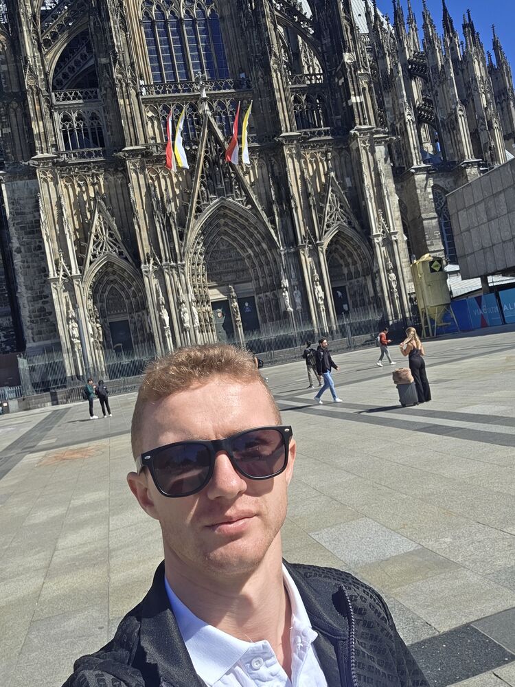  51521536  Artem, 26 ,    Dortmund