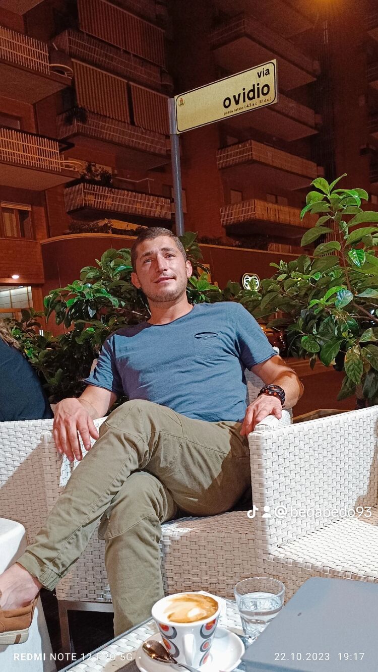  44179136  Beka, 33 ,    