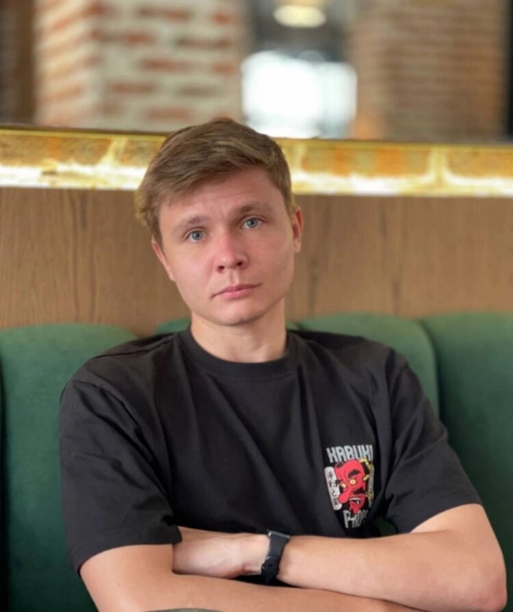  52681996  , 27 ,    --